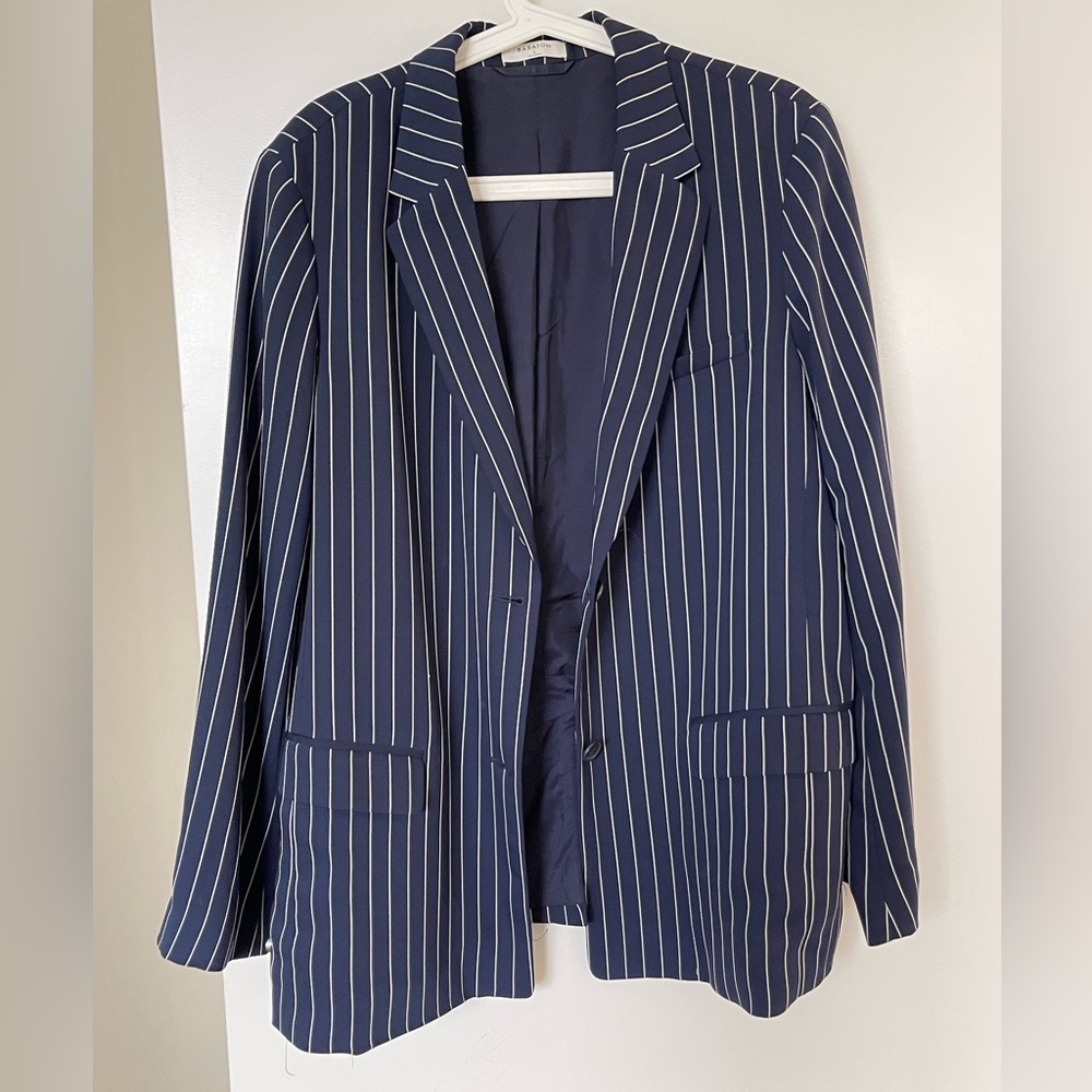 Aritzia Babaton navy with stripe blazer size L